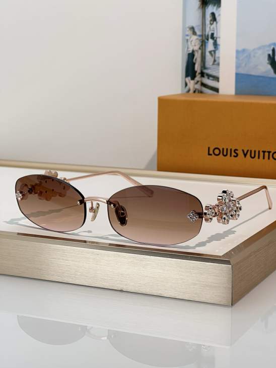 Picture of Louis Vuitton Sunglasses _SKUfw81854376fw